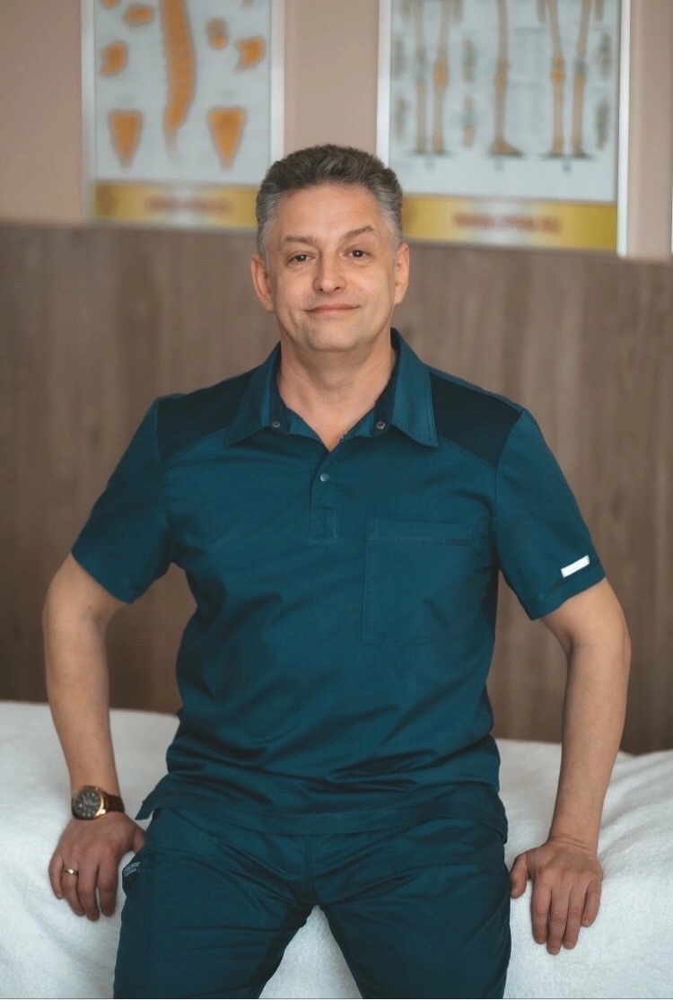 Преподаватель курса массажа